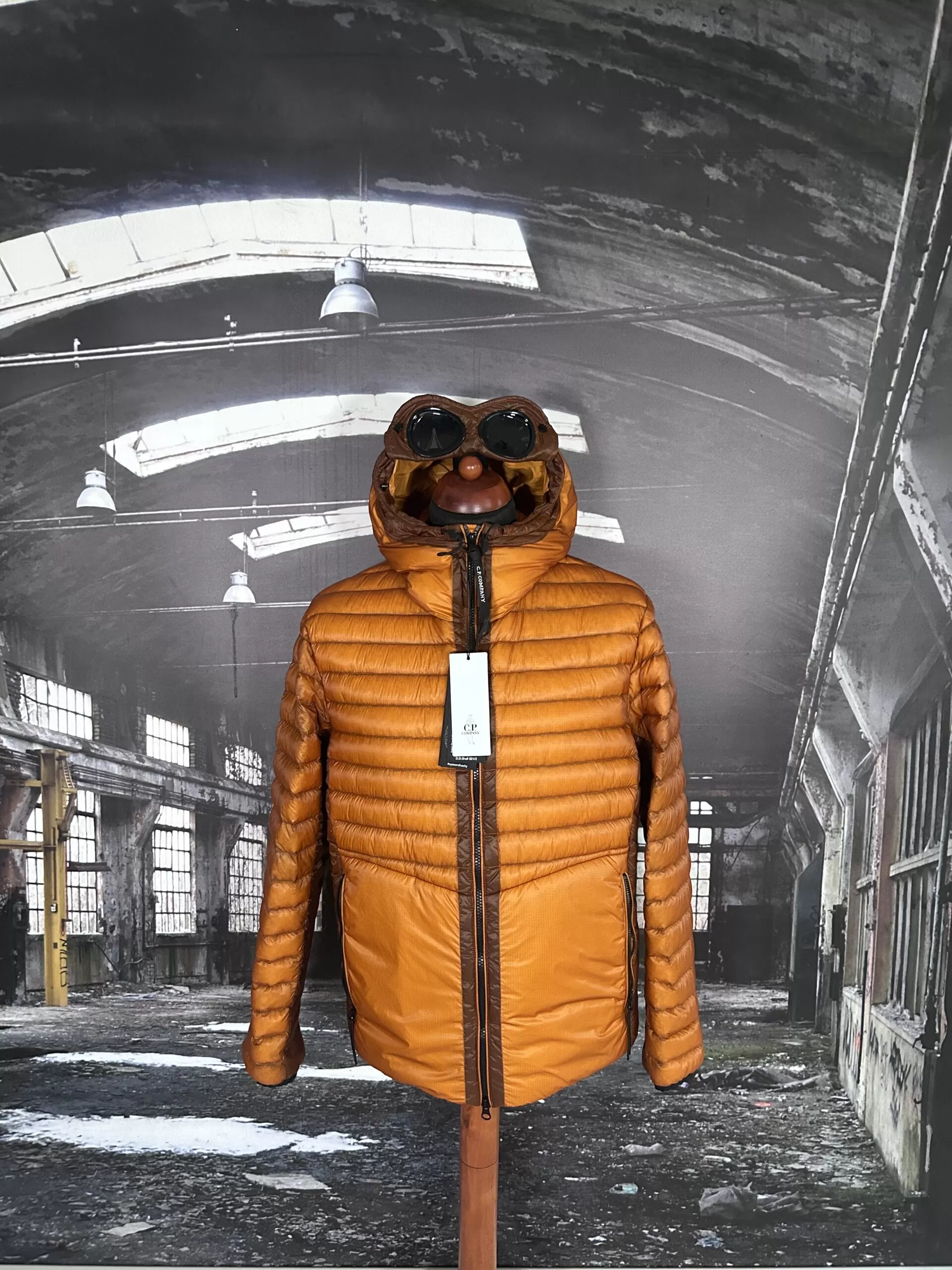 C.P. COMPANY DD SHELL GOGGLE DOWN JACKET